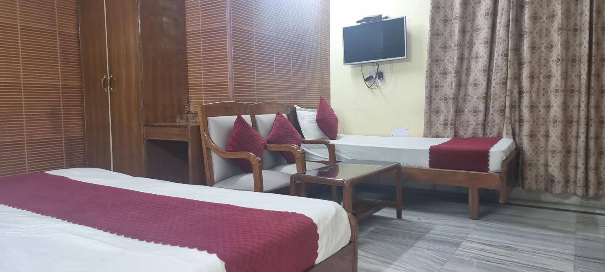 Hotel Har Ki Pauri By Around Stays Haridvár Kültér fotó