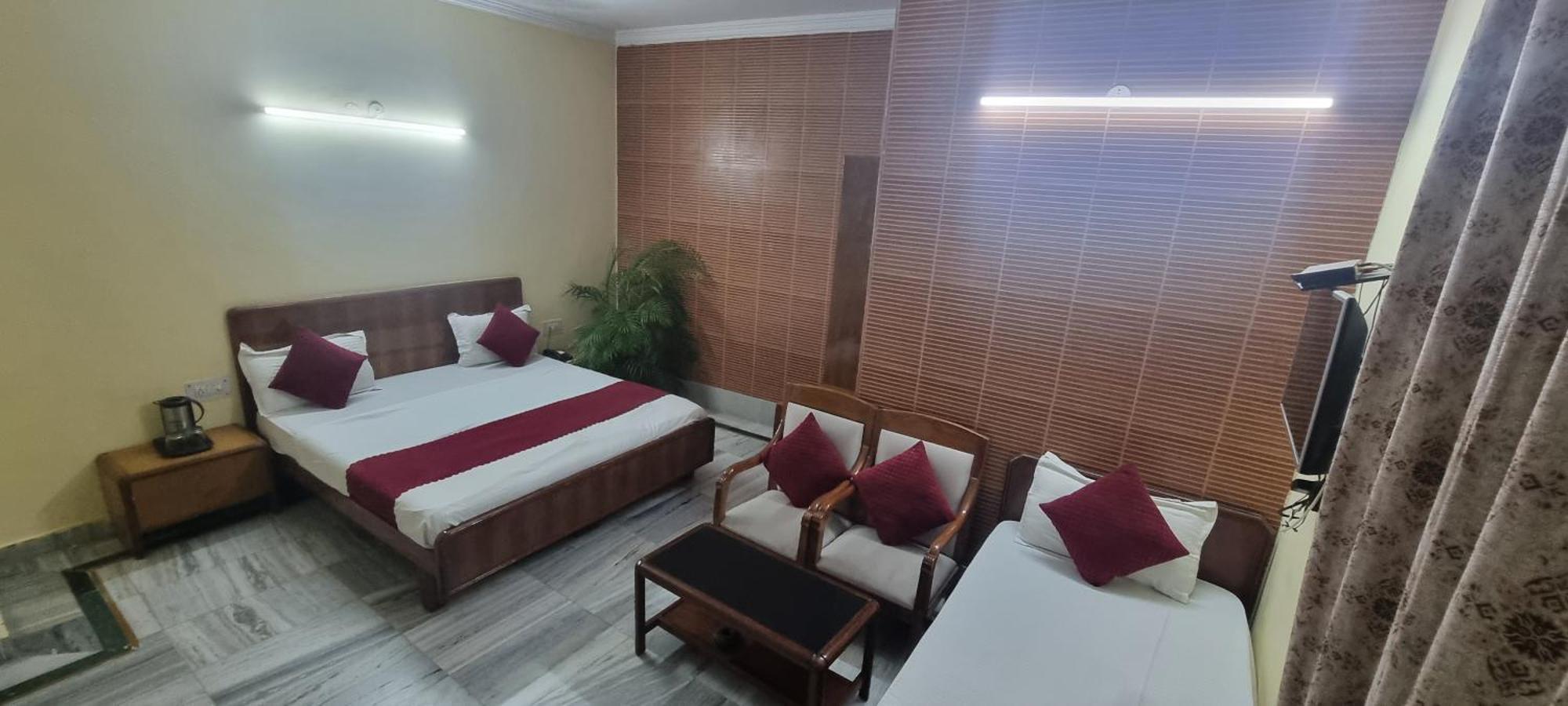 Hotel Har Ki Pauri By Around Stays Haridvár Kültér fotó
