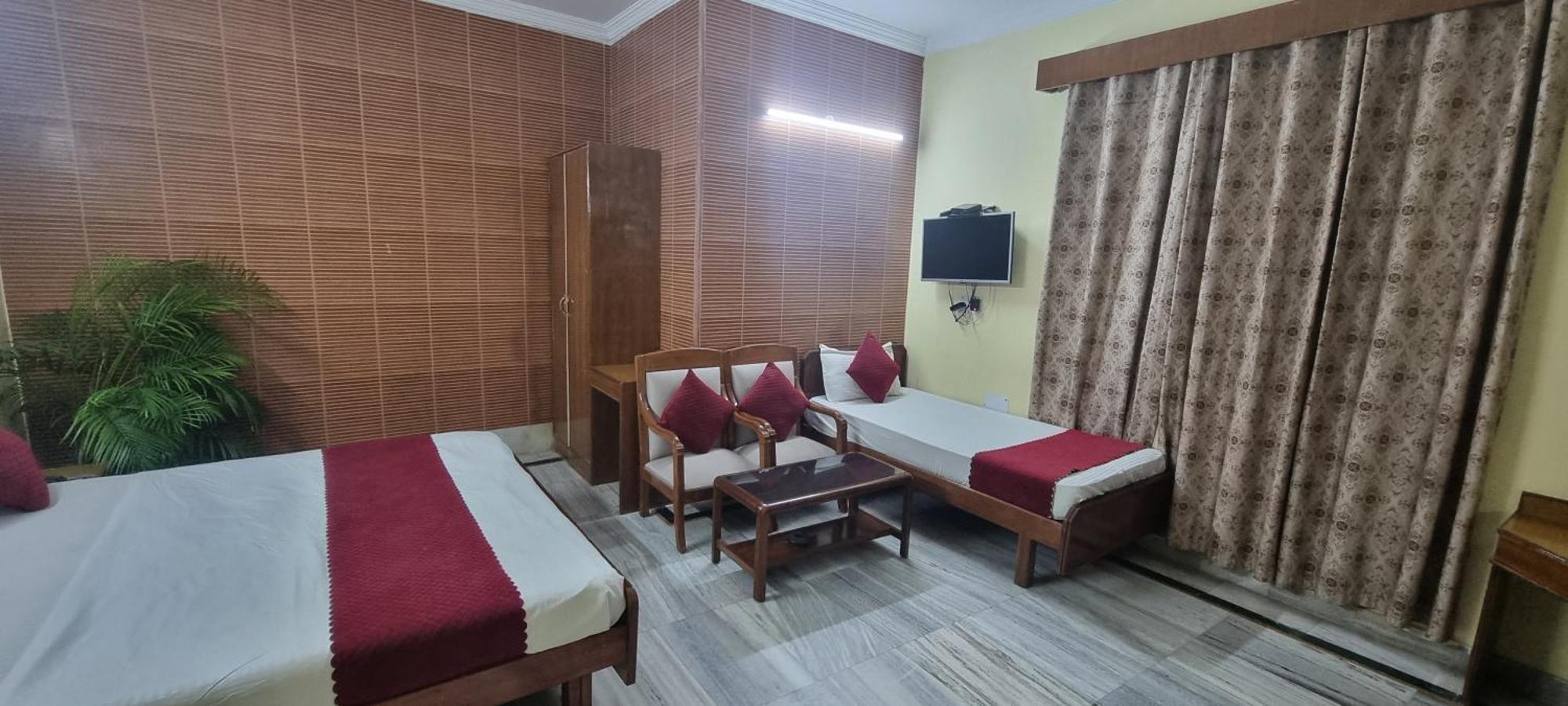 Hotel Har Ki Pauri By Around Stays Haridvár Kültér fotó