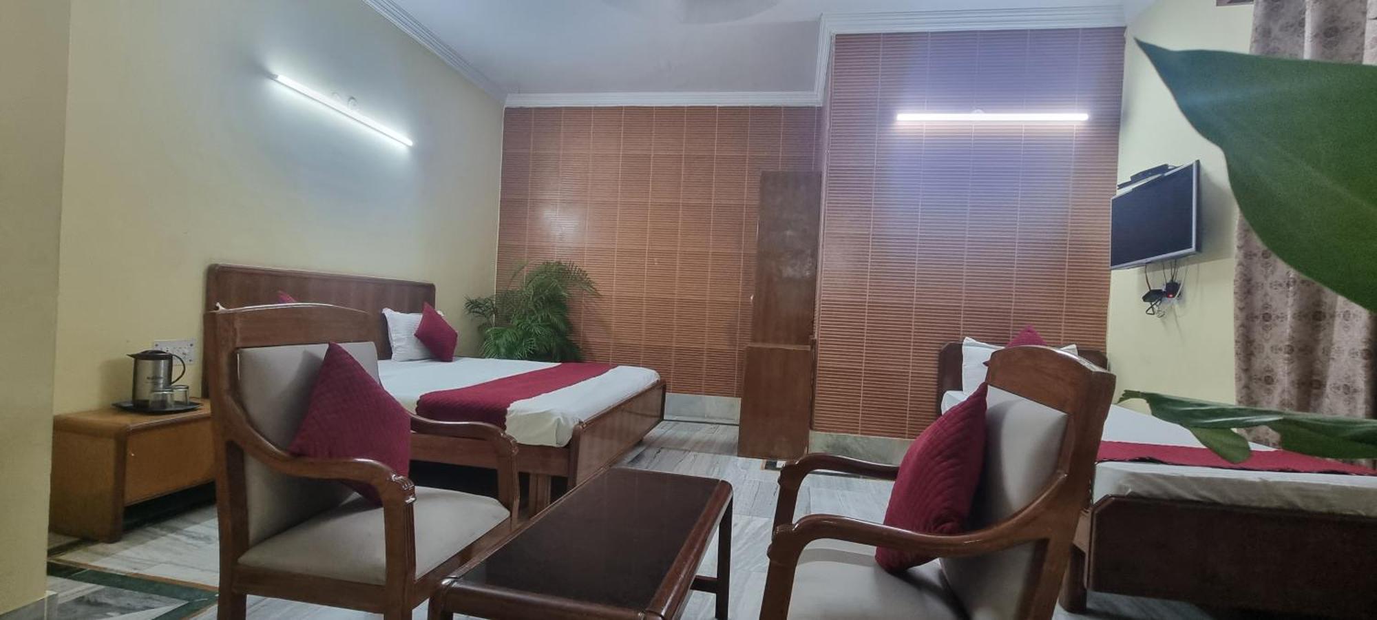 Hotel Har Ki Pauri By Around Stays Haridvár Kültér fotó