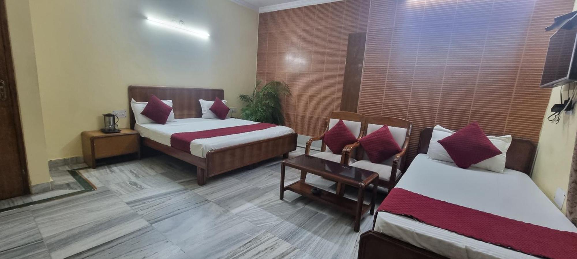 Hotel Har Ki Pauri By Around Stays Haridvár Kültér fotó