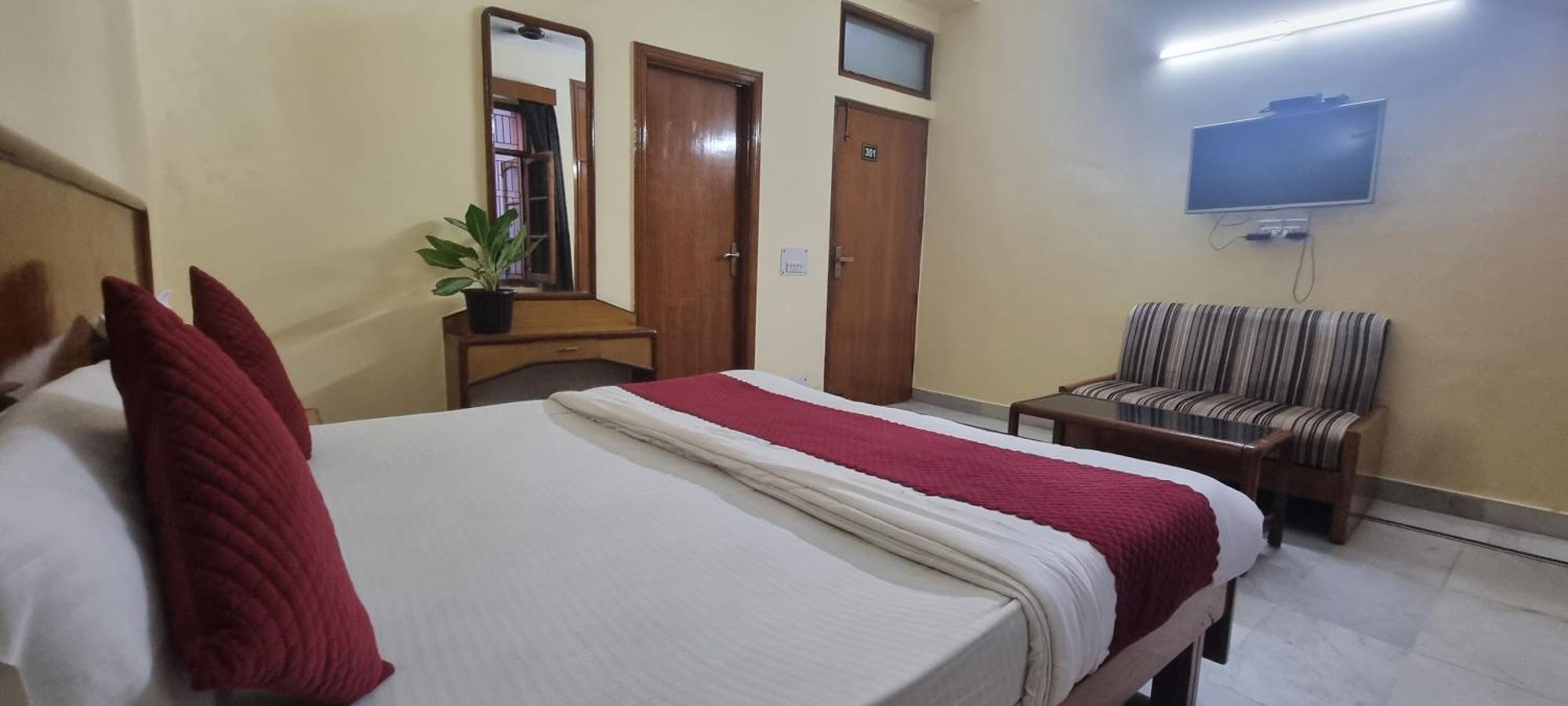 Hotel Har Ki Pauri By Around Stays Haridvár Kültér fotó